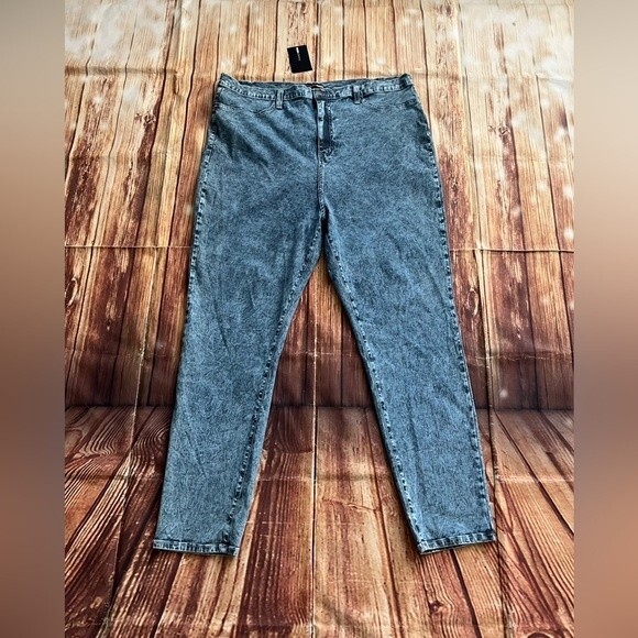Fashion Nova Women’s High Rise Skinny Jeans Acid Wash Iced Blue Size 20 - Picture 4 of 11